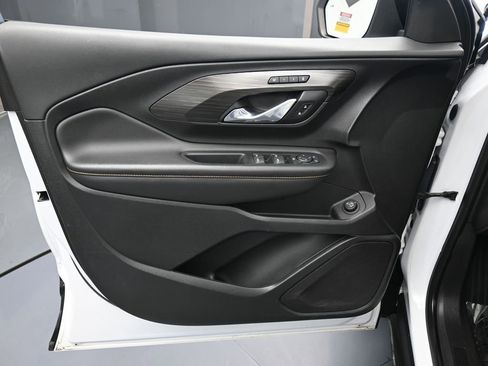 Used 2021 GMC Terrain SLT w/ Elevation Edition image 13