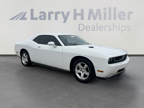 Used 2010 Dodge Challenger SE image 7