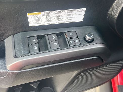 Used 2017 Toyota Tacoma TRD Off-Road w/ Premium & Technology Package image 34