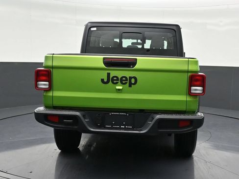 Used 2025 Jeep Gladiator Sport AWD/4WD image 4