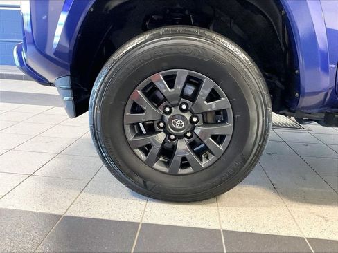 Used 2023 Toyota Tacoma SR5 AWD/4WD image 7