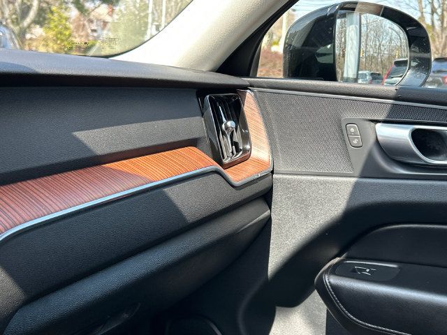 Certified 2023 Volvo XC60 B5 Plus w/ Climate Package AWD/4WD image 19