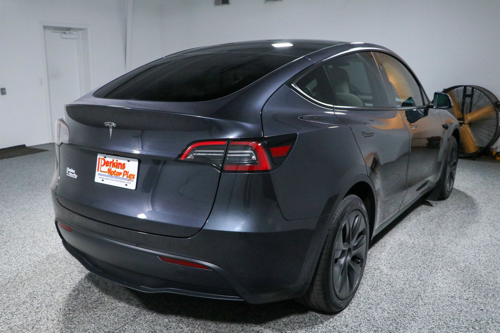 Used 2024 Tesla Model Y Long Range RWD image 7