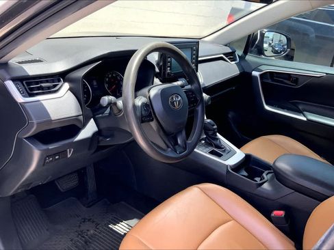 Used 2020 Toyota RAV4 LE AWD/4WD image 2