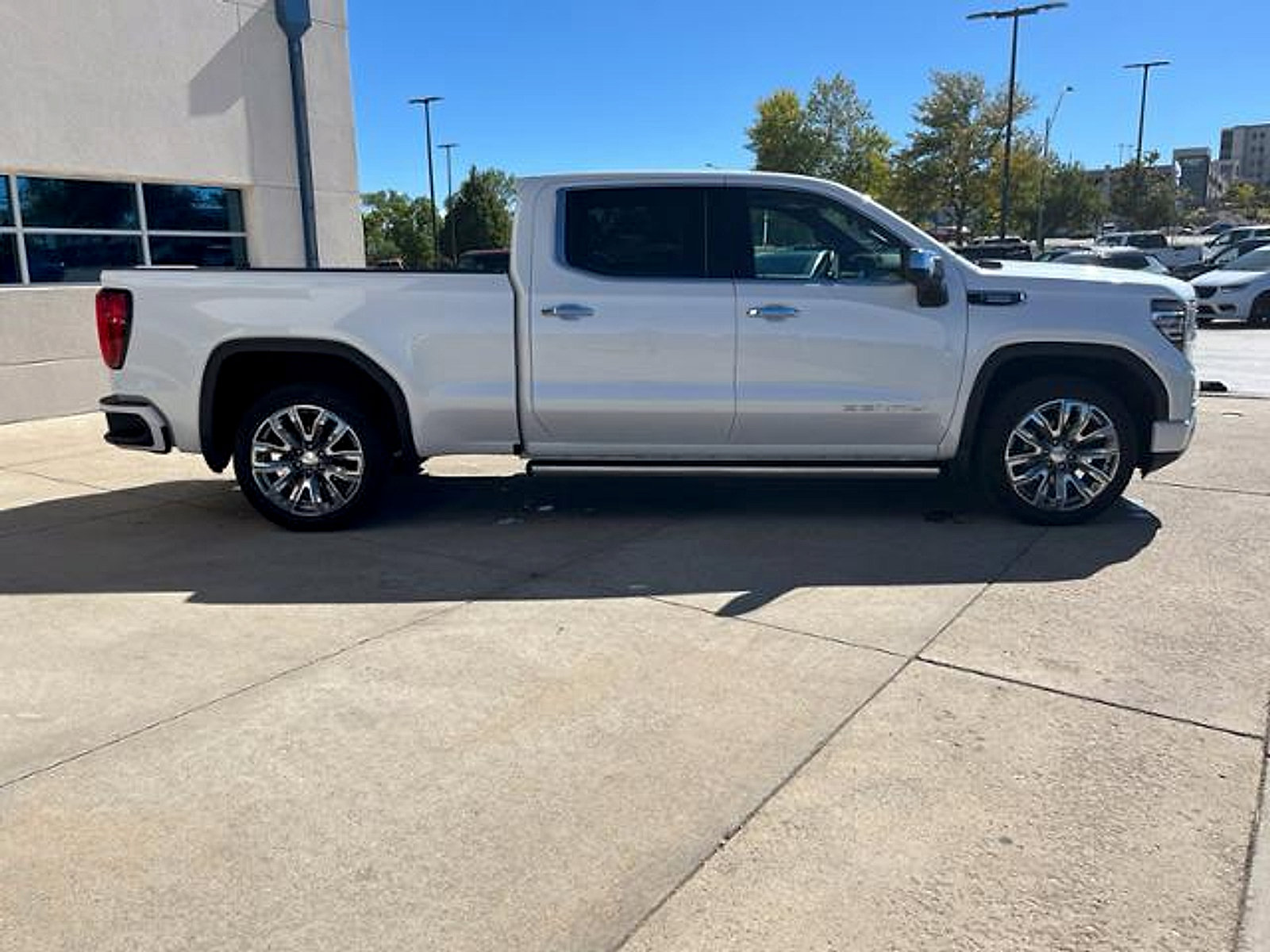 Used 2025 GMC Sierra 1500 Denali w/ Denali Reserve Package AWD/4WD image 4