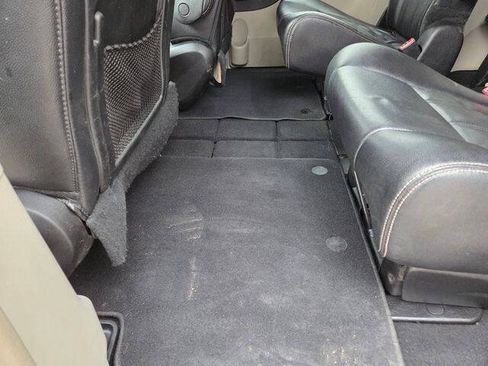 Used 2014 Chrysler Town & Country Touring w/ Driver Convenience Group FWD image 37