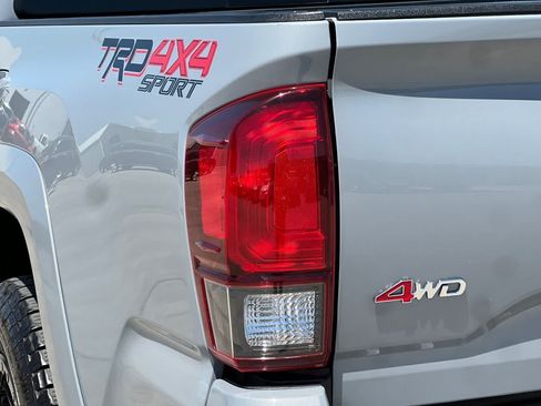 Used 2018 Toyota Tacoma TRD Sport AWD/4WD image 34