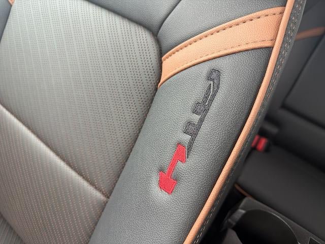 Used 2025 GMC Canyon AT4 w/ AT4 Premium Package AWD/4WD image 32