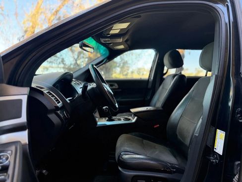 Used 2015 Ford Explorer XLT w/ Equipment Group 202A image 8