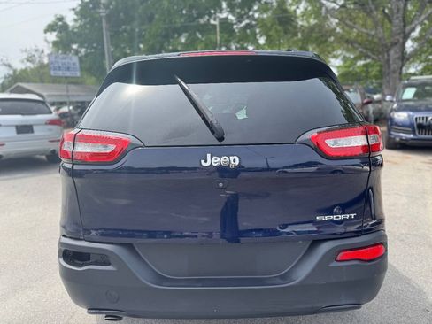 Used 2016 Jeep Cherokee Sport FWD image 6