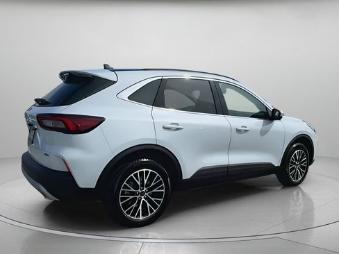 New 2026 Ford Escape PHEV w/ PHEV Premium Package image 32