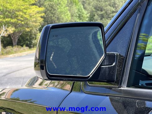 Used 2020 Chevrolet Suburban Premier image 33