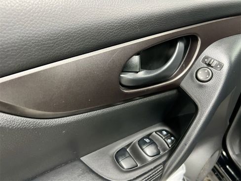 Used 2020 Nissan Rogue Sport S image 20