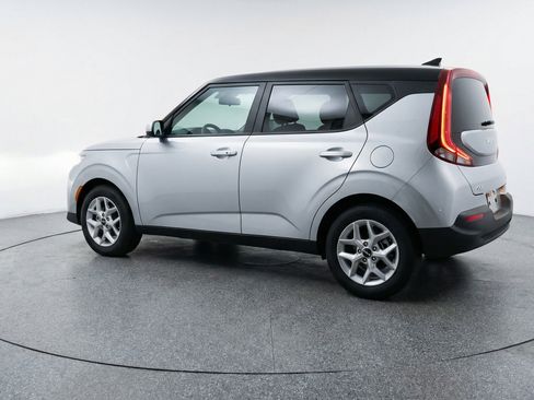 Used 2025 Kia Soul LX w/ LX Technology Package FWD image 6