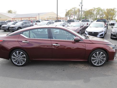 Used 2023 Nissan Altima 2.5 SL image 2