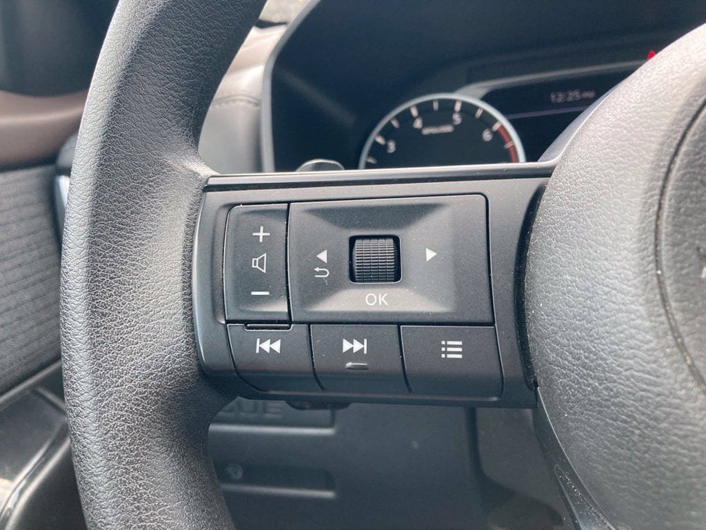 Used 2023 Nissan Rogue S FWD image 14