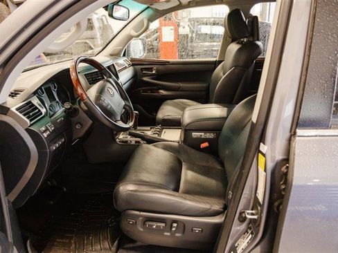 Used 2015 Lexus LX 570 4WD w/ Luxury Package image 14
