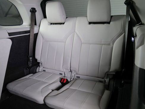 Used 2020 Land Rover Discovery HSE image 21