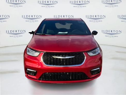 New 2026 Chrysler Pacifica Select image 2