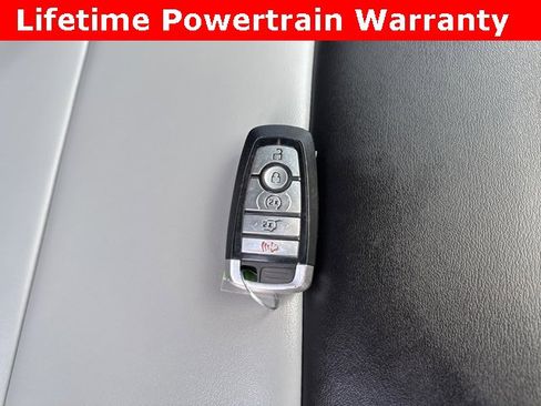 Used 2022 Ford Explorer XLT w/ Equipment Group 202A image 10