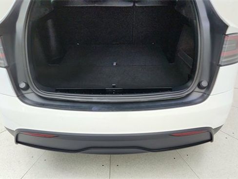 Used 2022 Tesla Model X image 14