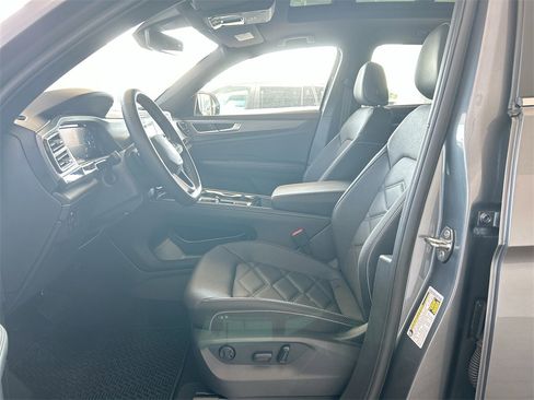 New 2025 Volkswagen Atlas Cross Sport SE image 10