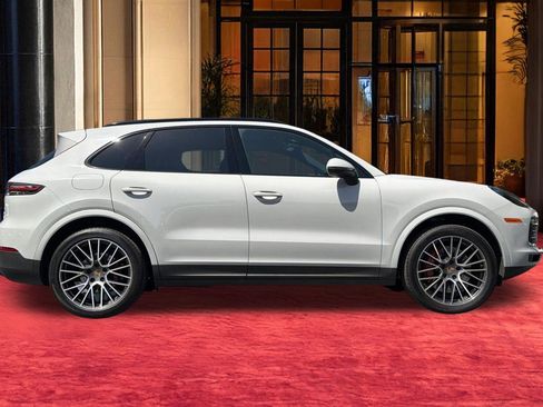 Used 2023 Porsche Cayenne Platinum Edition AWD/4WD image 6