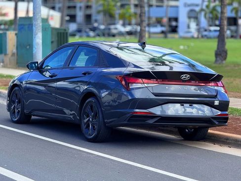 Used 2021 Hyundai Elantra SEL image 3