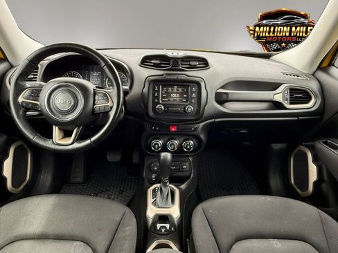 Used 2017 Jeep Renegade Latitude w/ Safety & Security Group AWD/4WD image 3