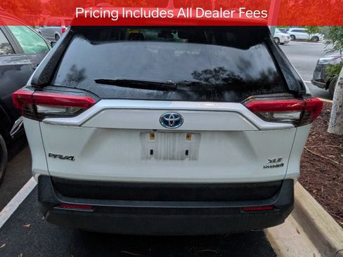 Used 2023 Toyota RAV4 XLE Premium AWD/4WD image 6