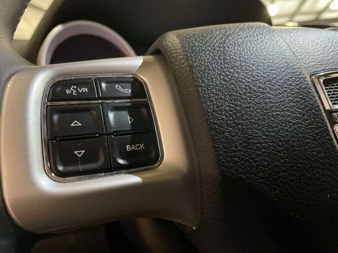 Used 2019 Dodge Journey SE FWD image 32