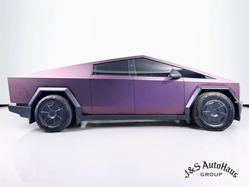 Used 2024 Tesla Cybertruck AWD Crew Cab image 8