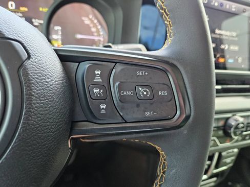 Used 2024 Jeep Wrangler Unlimited AWD/4WD image 31