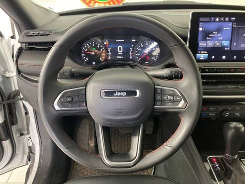 Used 2025 Jeep Compass Trailhawk AWD/4WD image 9