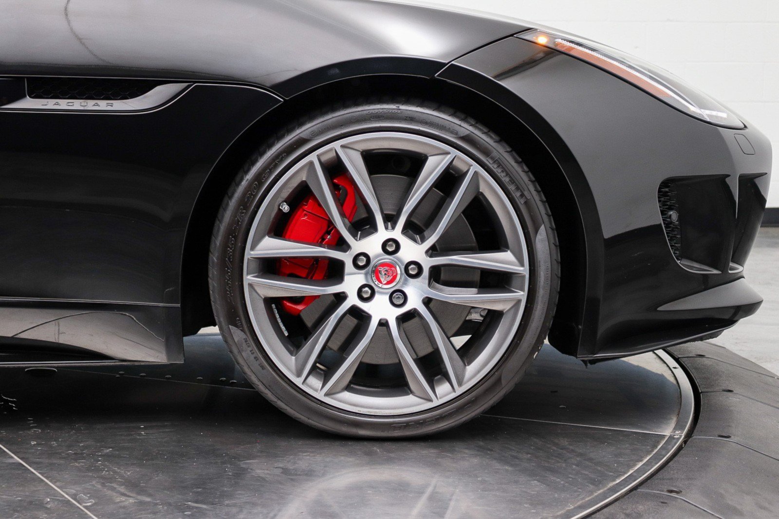 Used 2017 Jaguar F-TYPE R AWD/4WD image 22