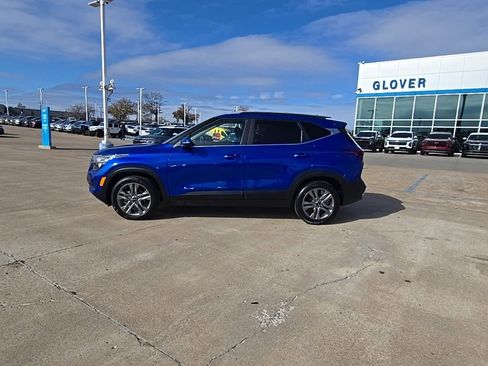 Used 2023 Kia Seltos S w/ Navigation Package image 2