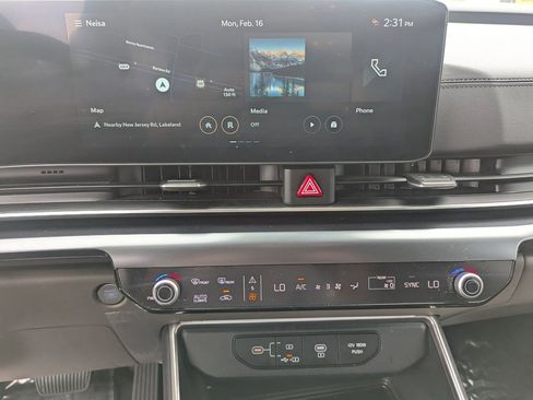 Certified 2025 Kia Carnival LXS image 19