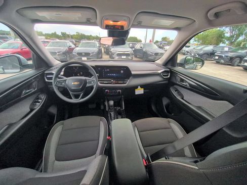 Used 2025 Chevrolet TrailBlazer LT AWD/4WD image 25