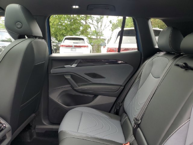 New 2026 Volkswagen Tiguan SE R-Line FWD image 10
