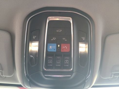 Used 2023 Jeep Grand Cherokee L Limited image 31