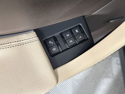 Used 2017 Jaguar F-PACE Prestige image 12