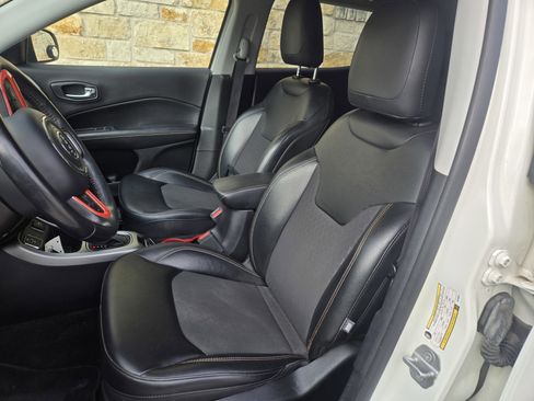 Used 2019 Jeep Compass Latitude image 5