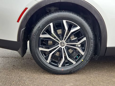 Used 2024 Toyota Crown Limited image 12