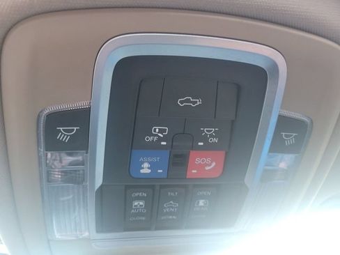 Used 2019 RAM 2500 Laramie AWD/4WD image 13