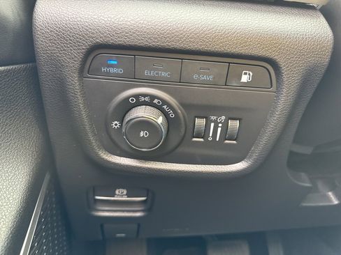 Used 2025 Jeep Grand Cherokee Limited 4xe w/ MOPAR Finishing Package image 39