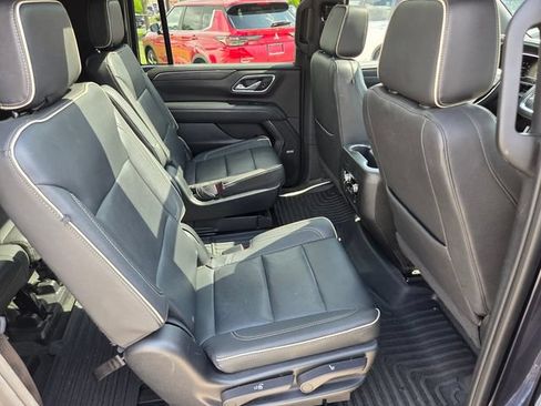 Used 2023 GMC Yukon XL SLT w/ SLT Premium Package RWD image 15