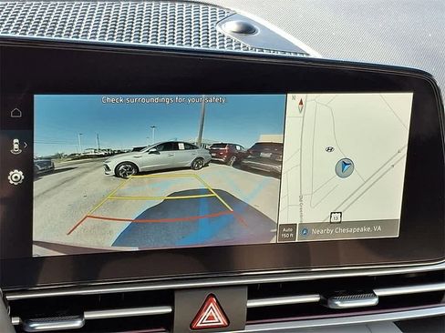 Used 2025 Hyundai Elantra Limited image 17