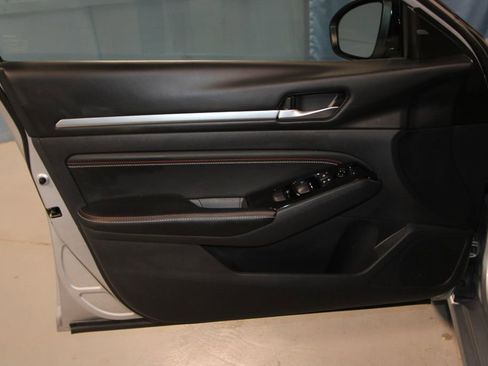 Used 2023 Nissan Altima 2.5 SR w/ SR Premium Package image 5