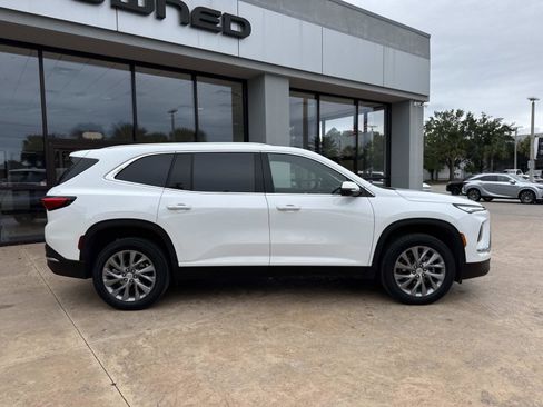 Used 2025 Buick Enclave Preferred image 2