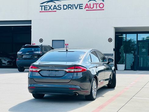 Used 2017 Ford Fusion SE FWD image 8